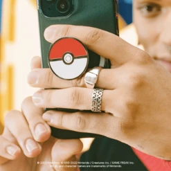 PopSockets Pokémon — Poké Ball Enamel -PopSockets Soldes Pokemon Pokeball Paid Social InFeed 2