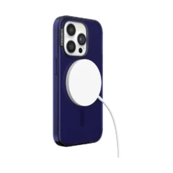 PopSockets French Navy — IPhone 15 Pro For MagSafe -PopSockets Soldes Popcase MagSafe TranslucentFrenchNavy IP15Pro 05 Charging