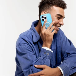 PopSockets Blue Opalescent — IPhone 15 For MagSafe 13 PopSockets Blue Opalescent — IPhone 15 For MagSafe -PopSockets Soldes Popsockets Blue Opalescent Lfestyle A 3