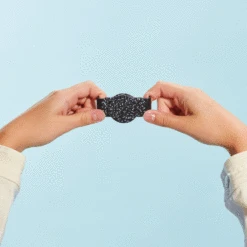 PopSockets PopGrip Slide Stretch Black With Rounded Edges -PopSockets Soldes Slide Stretch Black Kicks 08 In Hand